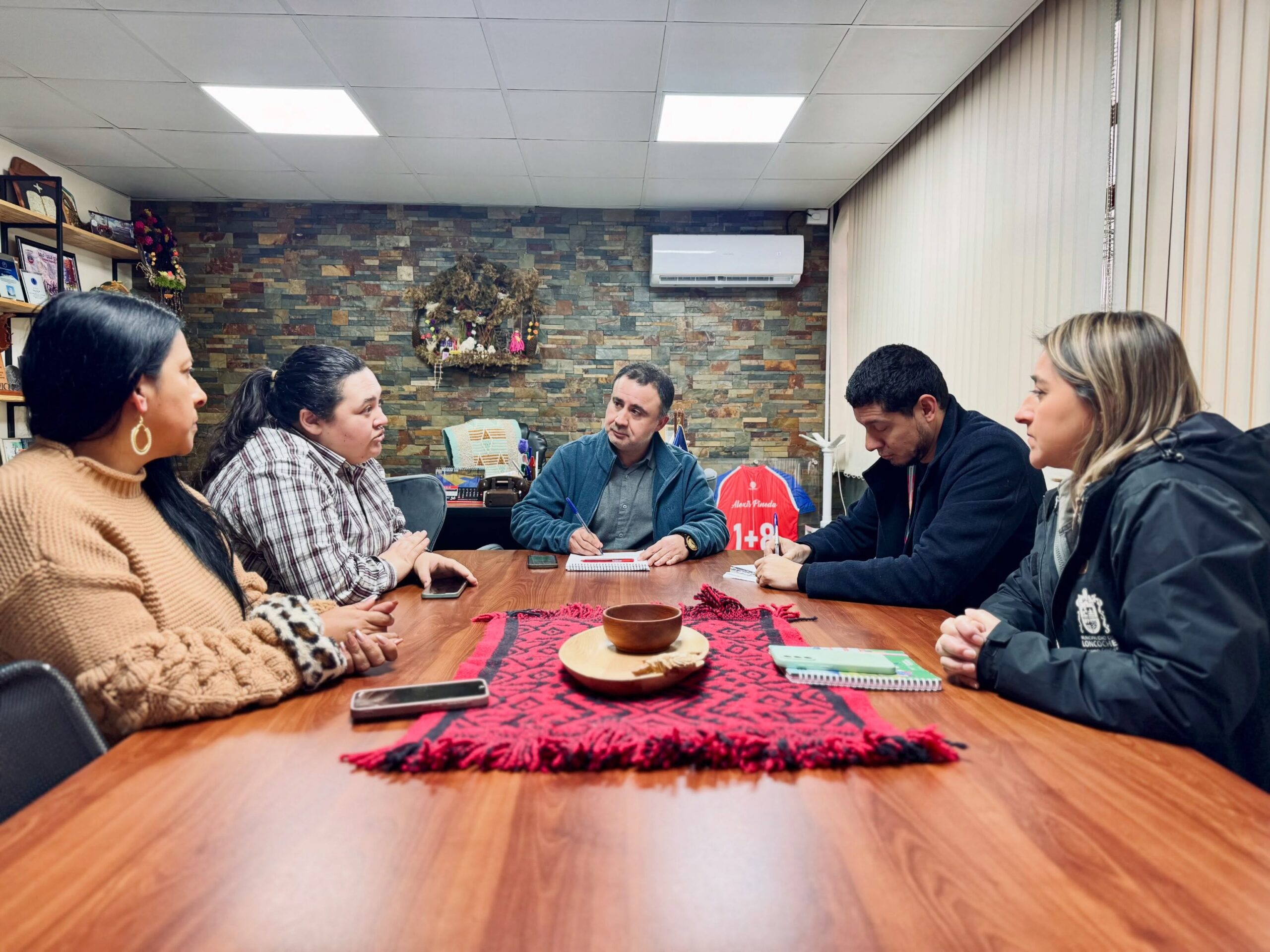 En este momento estás viendo EQUIPO MUNICIPAL SE REÚNE CON EL COMITÉ DE VIVIENDA VILLA JARDÍN 1 PARA CONTINUAR AVANZANDO EN SU PROYECTO HABITACIONAL