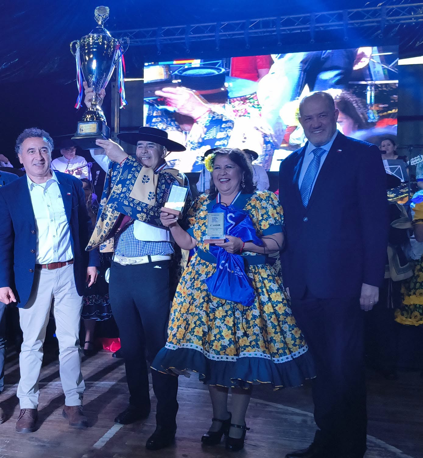 En este momento estás viendo LONCOCHE SE QUEDA CON EL PRIMER LUGAR PROVINCIAL DE CUECA ADULTO MAYOR