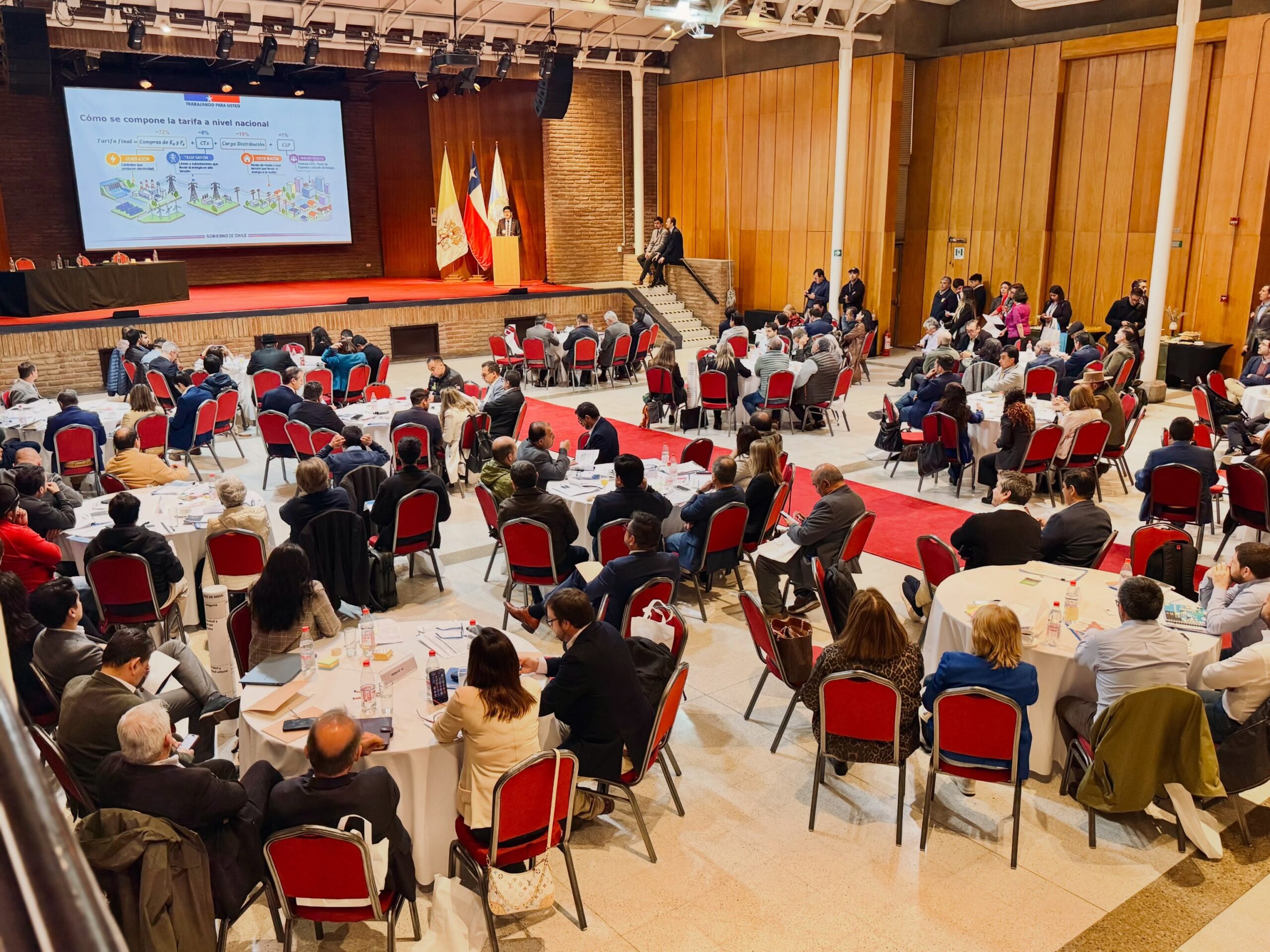 En este momento estás viendo ALCALDE DE LONCOCHE PARTICIPA EN JORNADA NACIONAL DE TRABAJO SOBRE REFORMA ELÉCTRICA