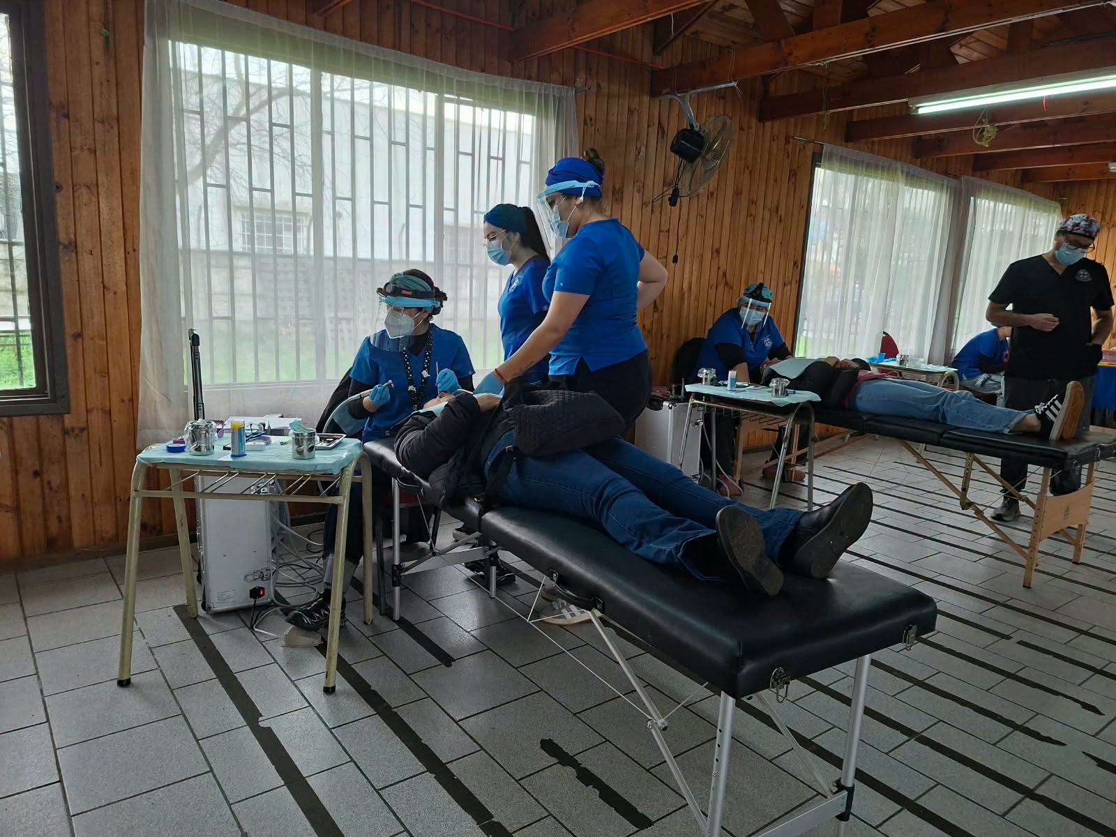 Lee más sobre el artículo OFICINA MUNICIPAL DE DISCAPACIDAD IMPULSA NUEVO OPERATIVO ODONTOLÓGICO JUNTO A ESTUDIANTES DE LA UFRO