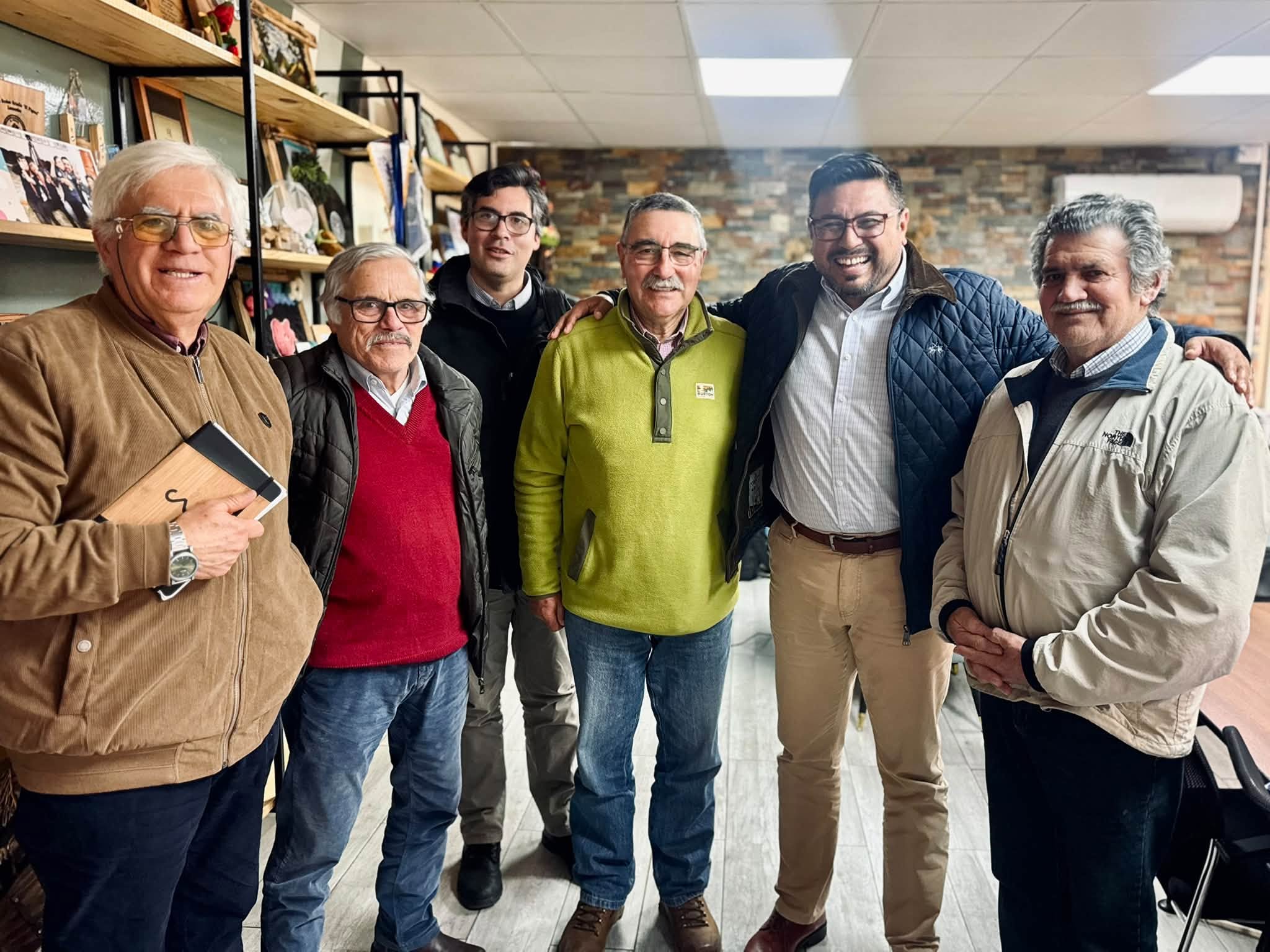 En este momento estás viendo ALCALDE SE REÚNE CON ASOCIACIÓN DE PROFESORES JUBILADOS PARA CONOCER SUS INICIATIVAS Y PROYECTOS