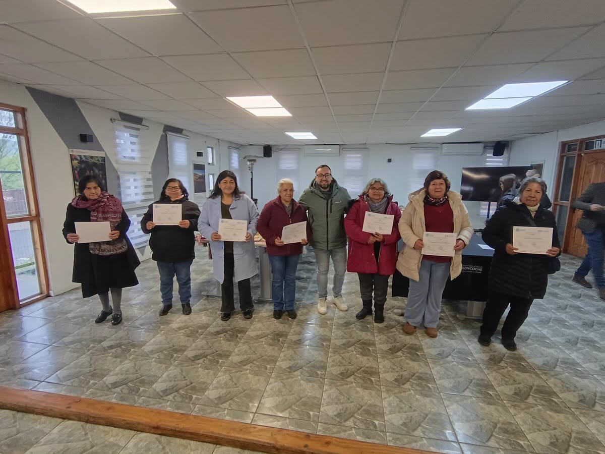 En este momento estás viendo 30 AGRICULTORAS DEL PDTI SON CERTIFICADAS EN TEXTILERÍA MAPUCHE