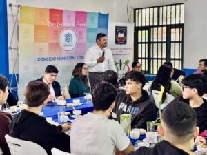 Lee más sobre el artículo AUTORIDADES RECIBEN A ESTUDIANTES DE LA REGIÓN QUE PARTICIPAN EN GIRA ESTUDIANTIL 2026