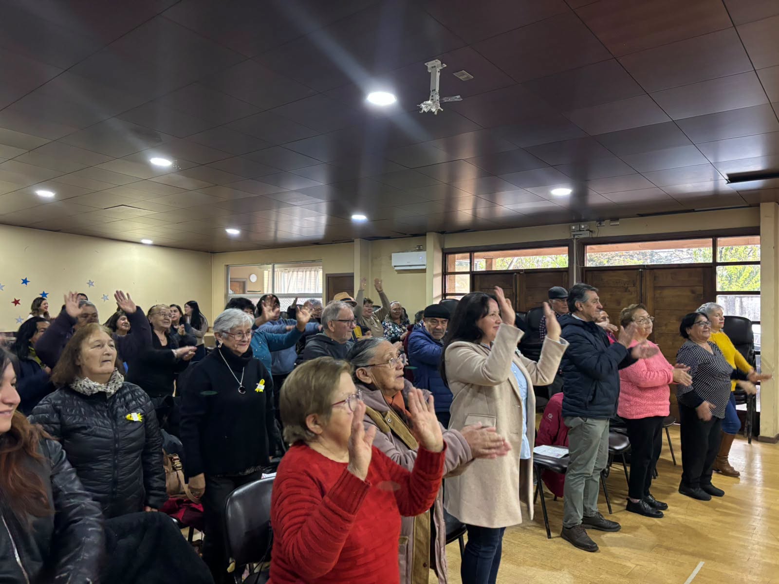 En este momento estás viendo CHARLA SOBRE PREVENCIÓN DEL SUICIDIO EN PERSONAS MAYORES PROMUEVE EL CUIDADO DE LA SALUD MENTAL EN LONCOCHE