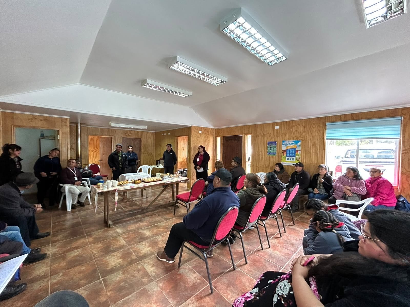 Lee más sobre el artículo MUNICIPIO SE REÚNE CON VECINOS DE MOLUL PIDENCO PARA ABORDAR NECESIDADES DEL SECTOR