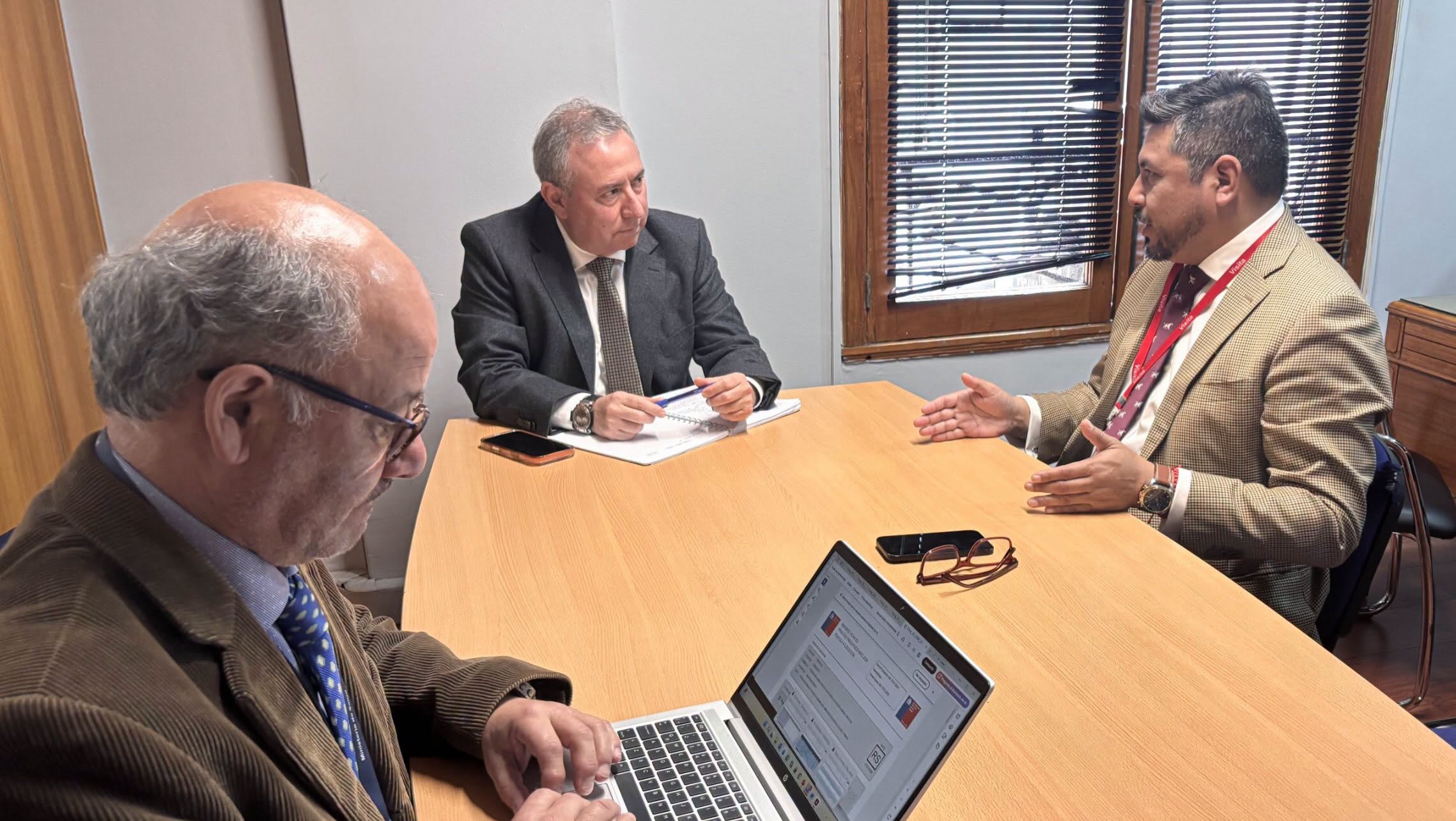 En este momento estás viendo ALCALDE REALIZA GESTIONES EN SANTIAGO PARA AVANZAR EN PROYECTOS DE SALUD PARA LONCOCHE