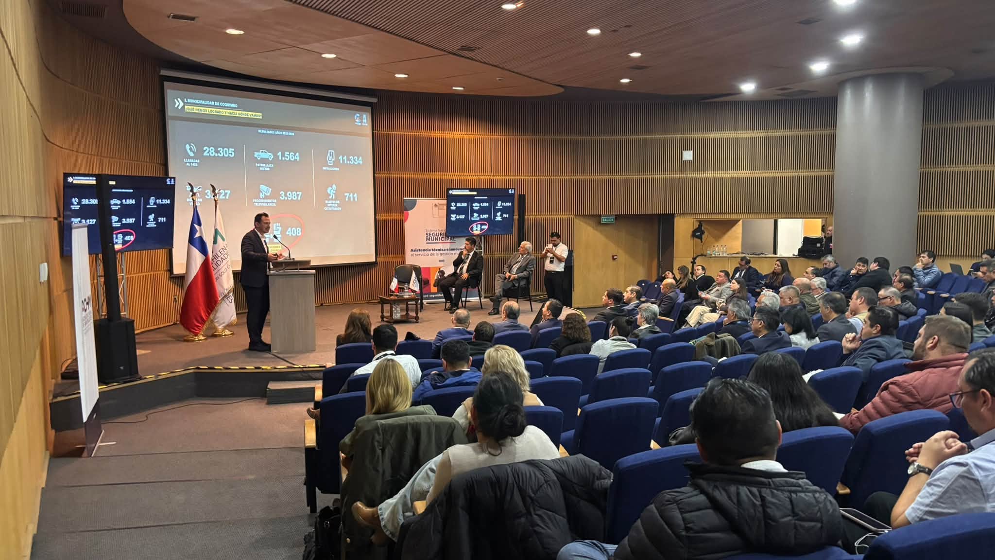 En este momento estás viendo ALCALDE Y EQUIPO DE SEGURIDAD PÚBLICA DE LONCOCHE PARTICIPAN EN ESCUELA DE SEGURIDAD MUNICIPAL EN SANTIAGO