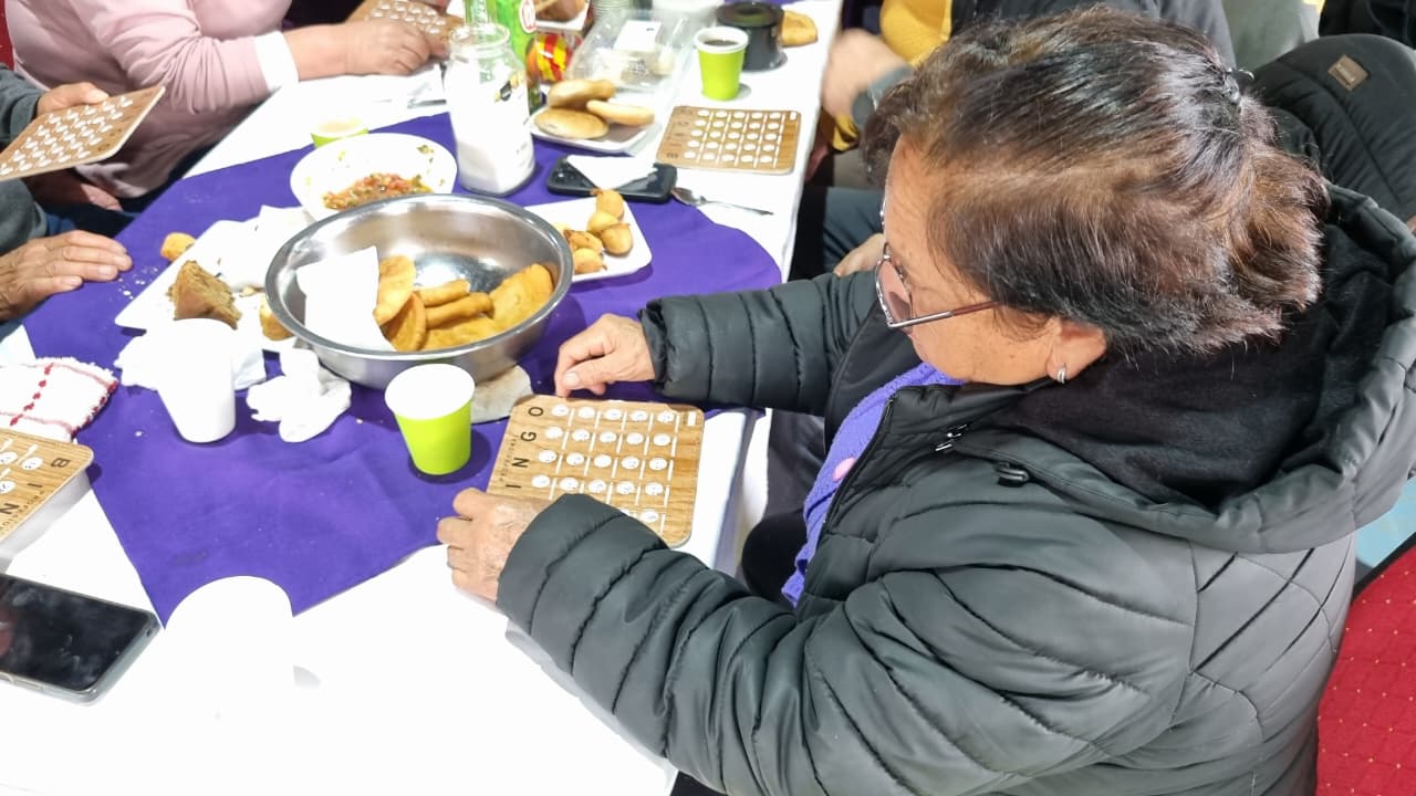 Lee más sobre el artículo HERMOSO MALÓN DE LAS PERSONAS MAYORES REUNIÓ A MÁS DE 100 PARTICIPANTES EN HUISCAPI